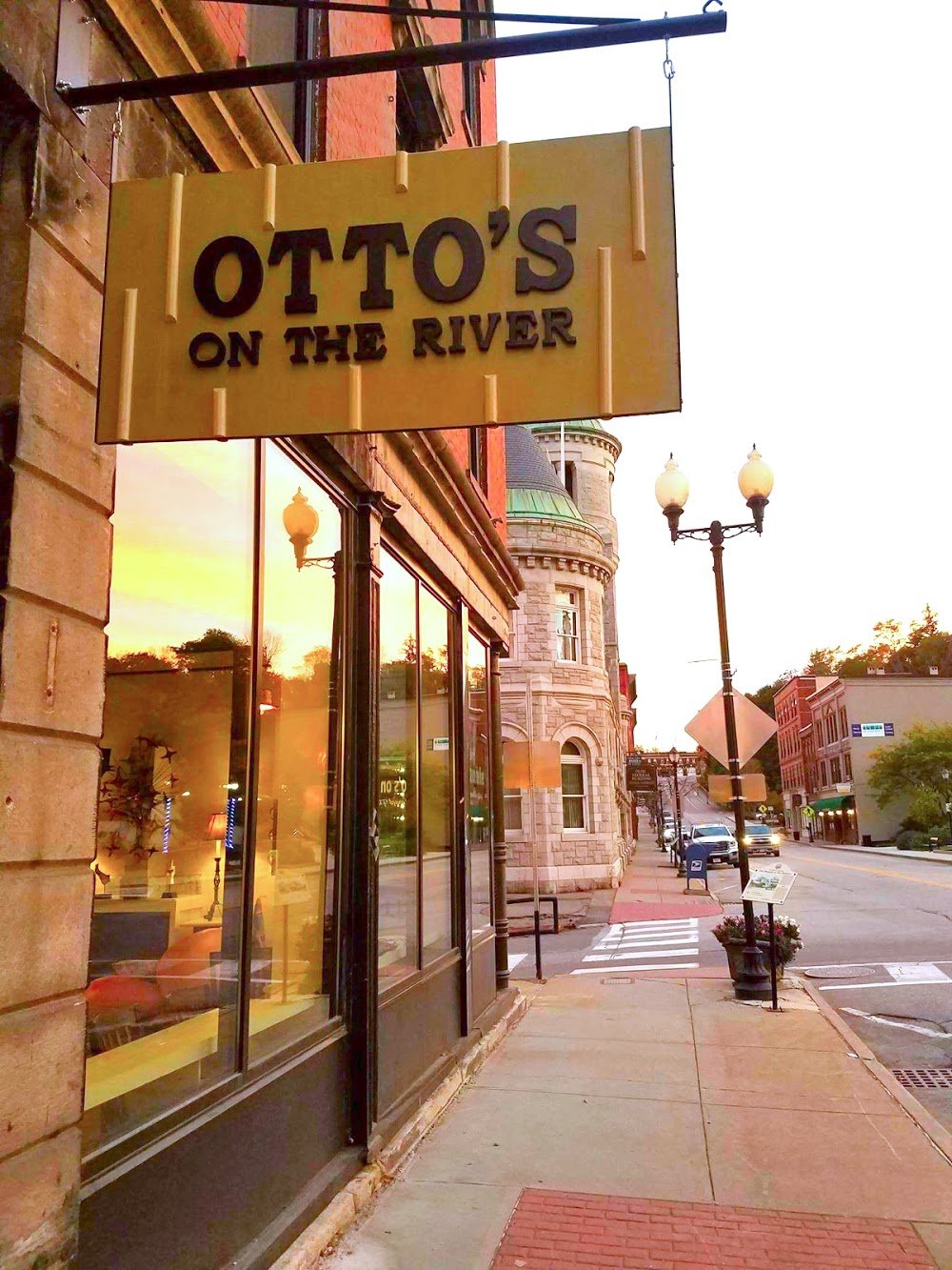 Otto’s on the River